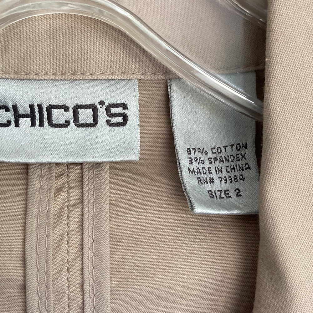 EUC Chico’s sz. 2, cream color jacket, 2 unopened pockets on front.   $9 - Picture 2 of 4